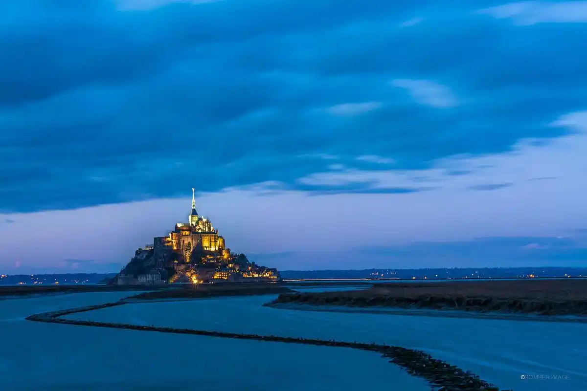 治愈系文案  1.穿自己喜欢的衣服和不累的人相处.  2.