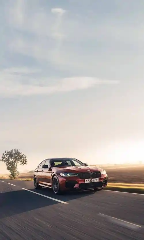 点击图片,长按保存图片,在手机"设置"中添加成桌面或锁屏