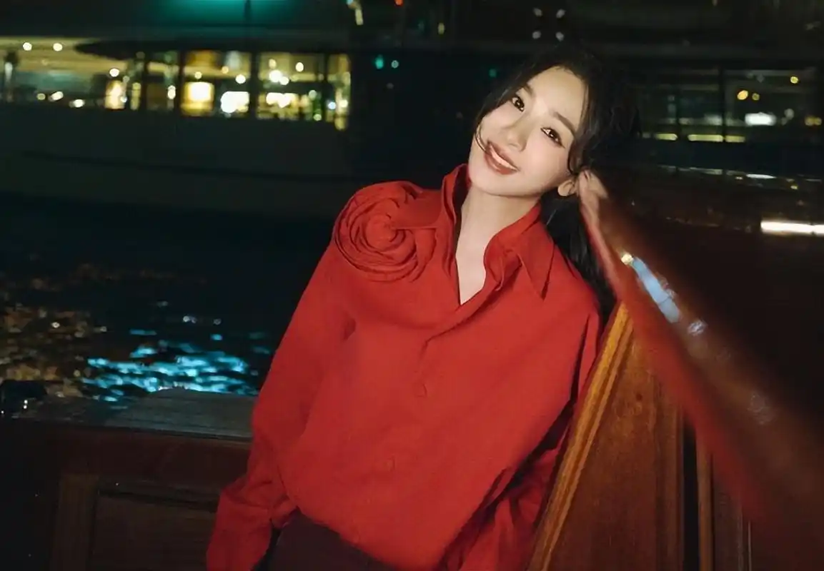 《国色芳华》是杨紫和李现主演的古装传奇剧,讲述商贾之女何惟芳和"