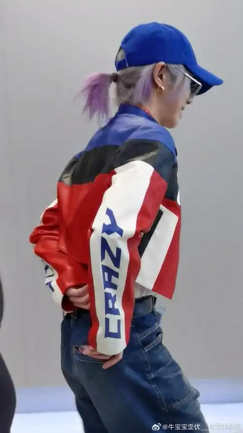 华晨宇超话#2023华晨宇火星演唱会#请大家看p1,小揪揪真的好可爱啊