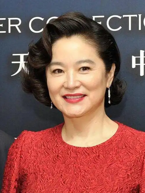 年过60岁的女星近照大比拼谁仍然貌美气质出众