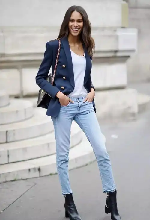 牛仔裤配这样的上衣回头率100%——卡奈伦牛仔定制