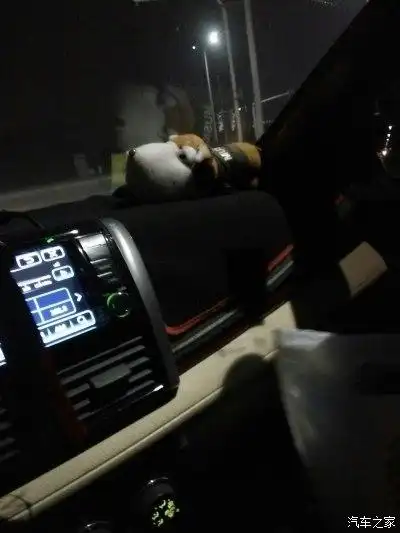 驾驶威驰从车窗看遍美丽夜晚.