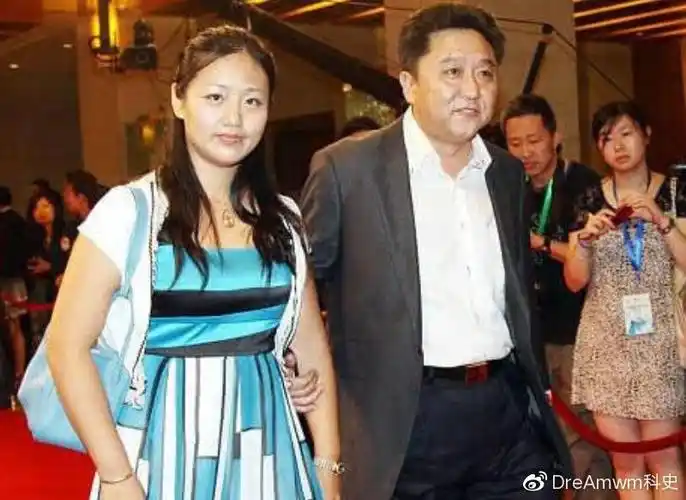 孙越的老婆罕见曝光,并不是于谦的前妻,长得像戴假发的岳云鹏