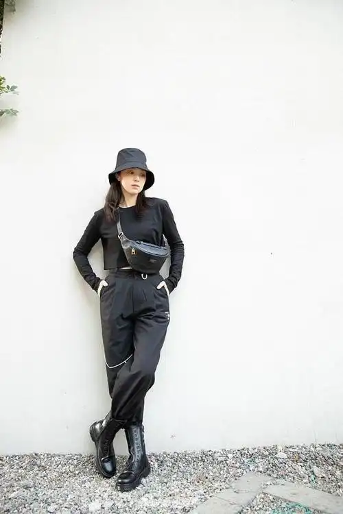 董璇穿衣越来越大胆了一袭深v亮片礼服拍写真身材太有料了