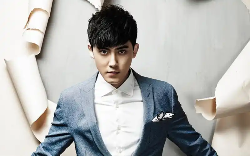 张睿帅气十足时尚杂志写真桌面壁纸