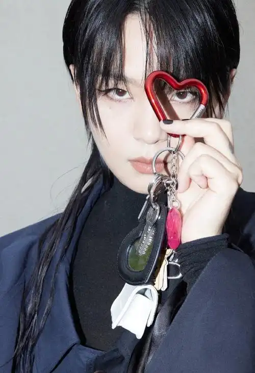 周笔畅袖子好长##周笔畅也玩捏捏