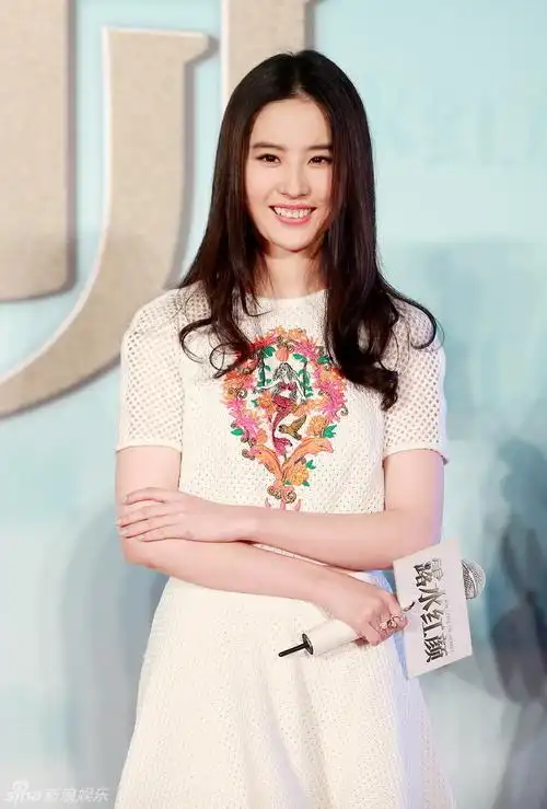 组图:电影《露水红颜》发布会刘亦菲亮相_高清图集_新浪网