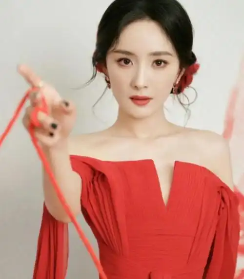 质疑"拍烂剧",杨幂却只是淡定地说:这事儿没那么严重,不用小题大做