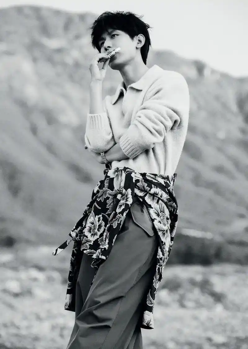 路人穿街过河 好景只有片刻#成毅 #分享图片 - 抖音