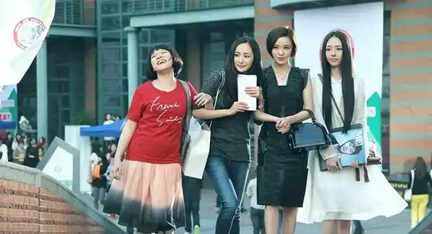 郭敬明扯得不是杨幂的裙子是娱圈的丑陋他们有何关系