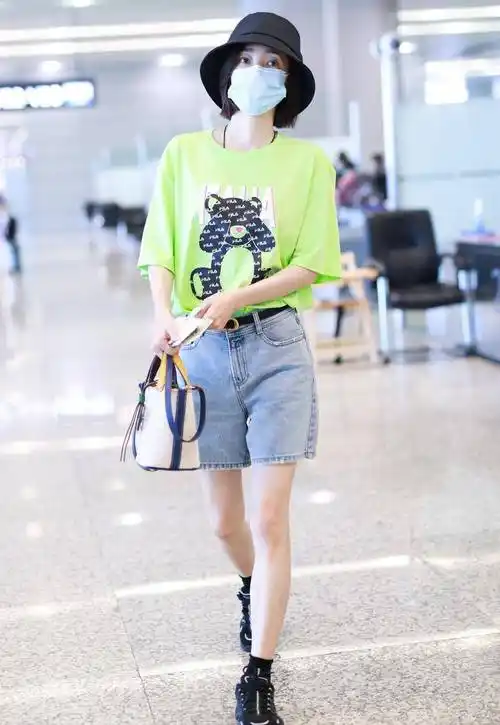 1米67的身高,即使92斤,那也是偏瘦的,但是偏偏,王丽坤又选择了大码的