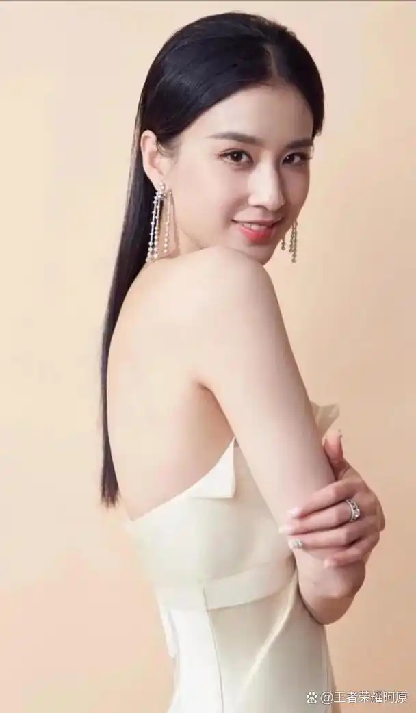 年轻时的黄圣依真的好美,清丽脱俗我见犹怜,清纯又英气