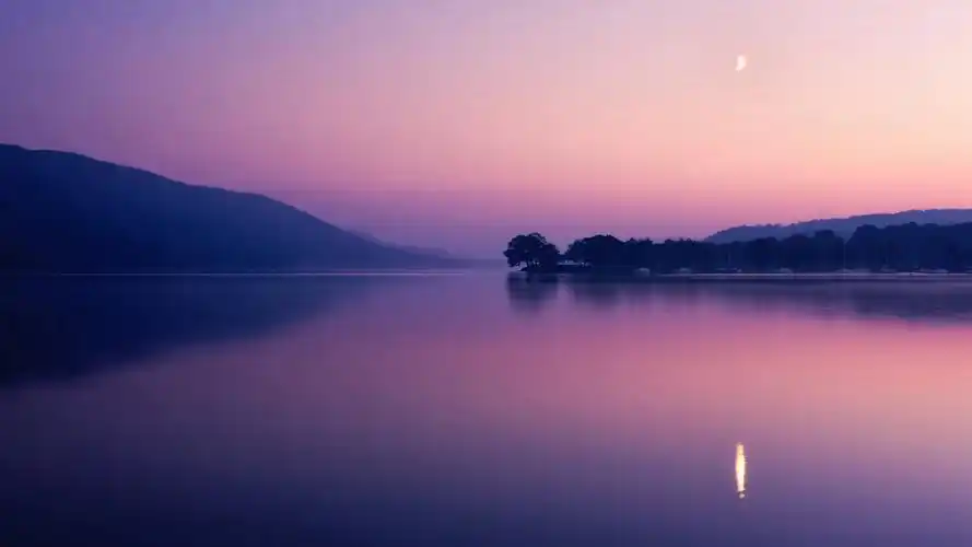 唯美养眼湖畔风景桌面壁纸