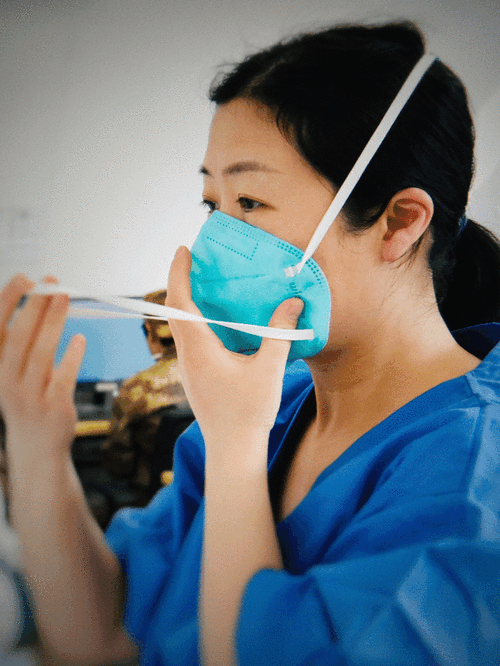 50位战疫护士集体摘口罩看清了这是为你拼过命的人
