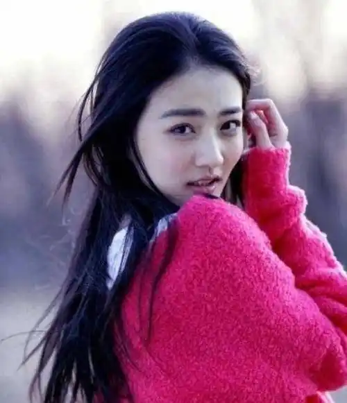 90后女星徐璐,十三岁出道备受大导演照顾,好家世让她不怕不火_杨幂