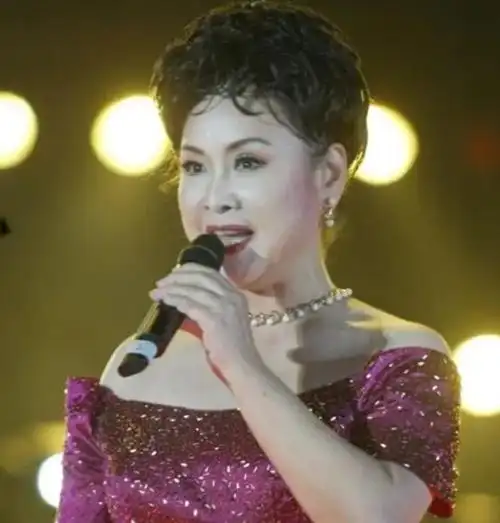 被隐瞒62年!摘下假发,卸下浓妆,79岁高龄李谷一其实长这样?