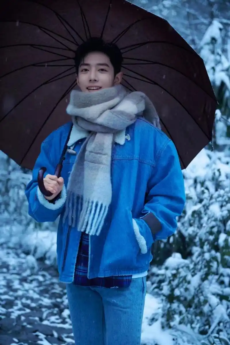 1,王嘉尔还是很在意自己的身高,他喜欢找没自己高的女生.