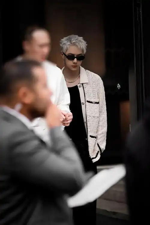 王一博巴黎时装周##王一博香奈儿品牌形象大使##王一博白金狼尾街拍