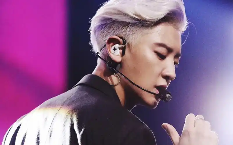 【朴灿烈】190706 银发侧剃的首次舞台亮相 神图倍出的一天!