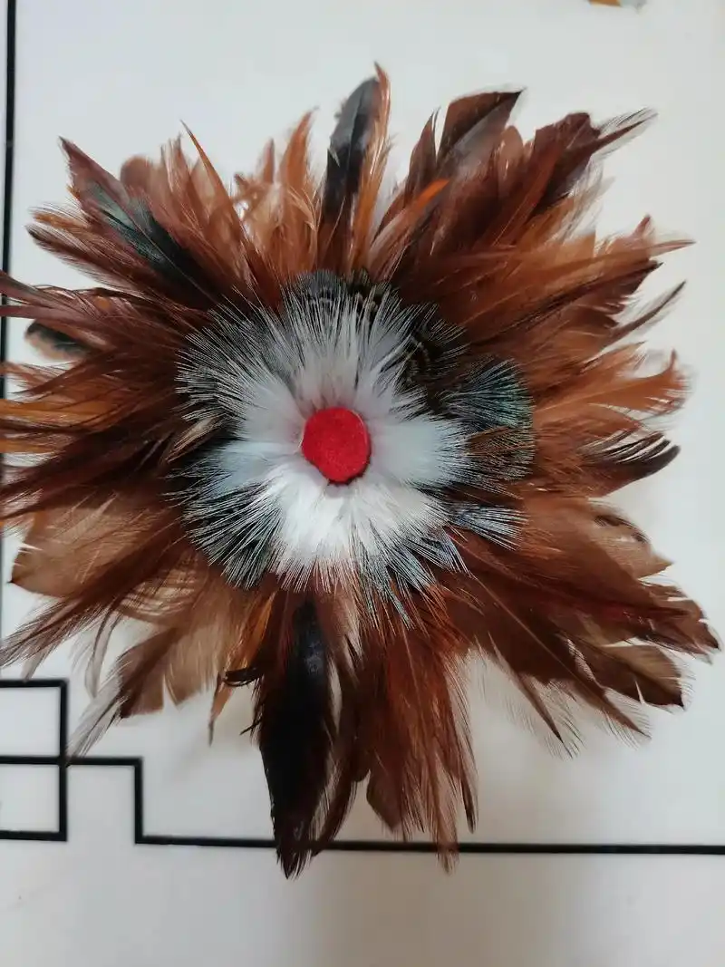 逛泰安古镇发现一个"古董",纯手工的鸡毛毽子,勾起了我儿时的 - 抖音