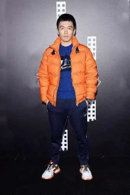 张康阳亮相米兰时装周,人民币加持过的颜值,被赞帅过王思聪