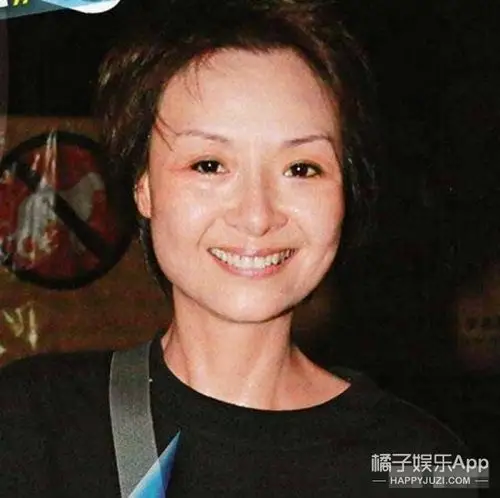 她是第一波霸,粉丝砸1800万公款追星,正红时为爱封