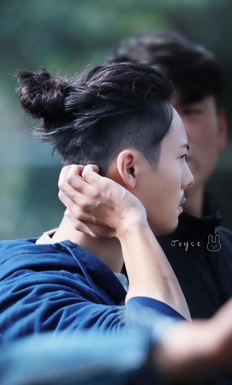 陈伟霆的丸子头man爆,荷尔蒙爆棚!但日常又有点小可爱?