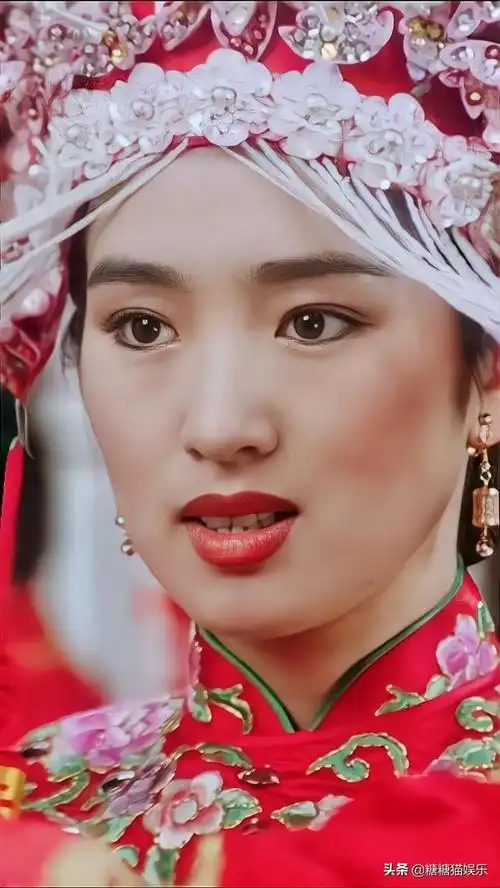 巩俐年轻时明艳动人,就这样的颜值还有人说不美_网易订阅