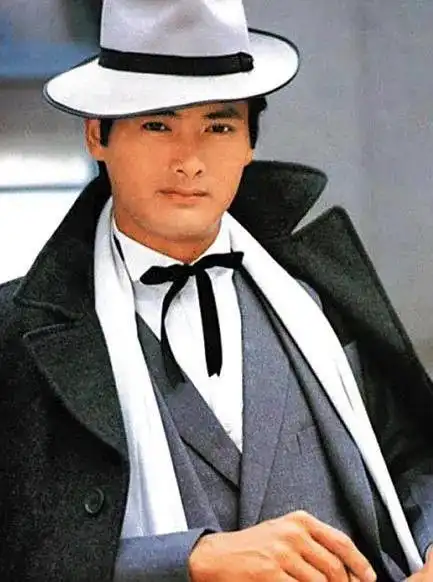 周润发一头发白戴上博士帽66岁的小马哥好励志