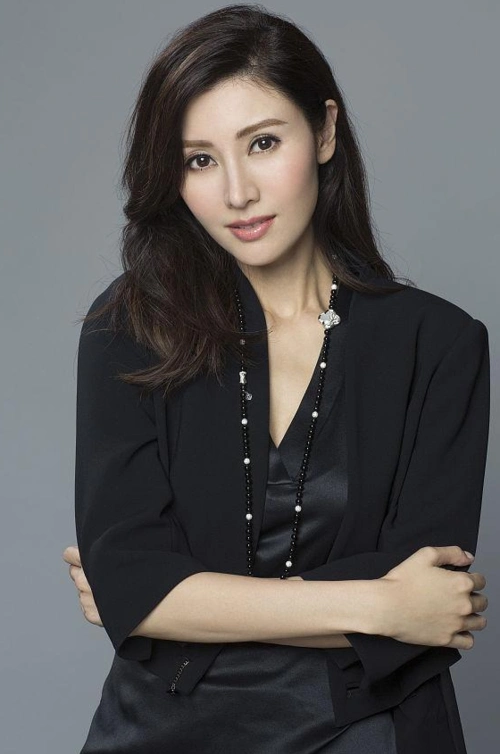 时尚:48岁李嘉欣拍钻石珠宝写真 干练妩媚十分贵气