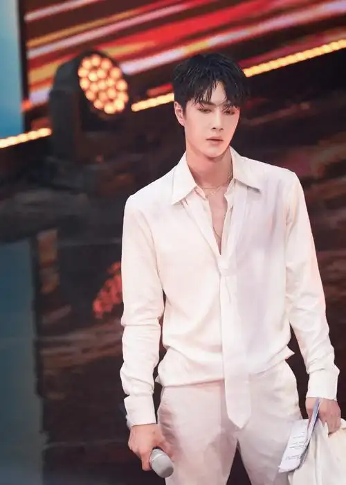 王一博纯白西装帅气图片写真79