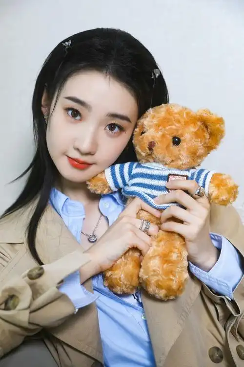 #张艺凡小熊玩偶随拍#