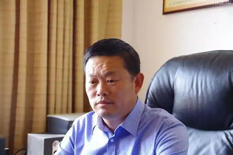 盐边中学校长 黄尔林