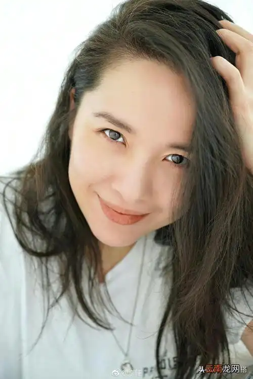 靳东老婆李佳 靳东老婆李佳个人简历 _生活百科_「云南龙网」