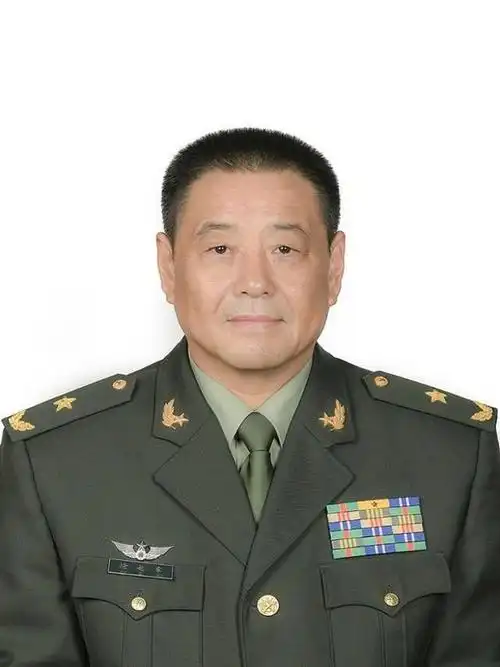 徐起零曾任中国人民解放军济南军区人民防空办公室副主任,中国人民