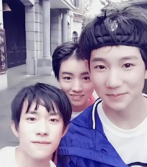 这也太劲爆了._王俊凯_杨柳_王源