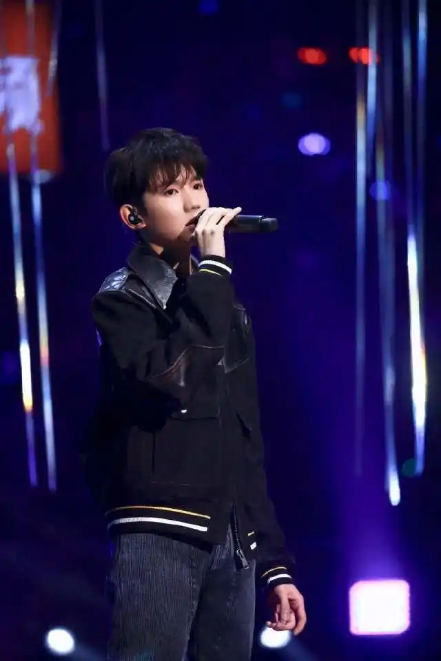 tfboys亮相湖南卫视,合体零点压场足见人气爆棚!