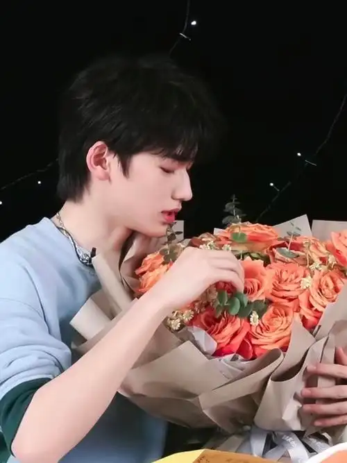 宋亚轩适合做小卡拍立得的图06精心整理00