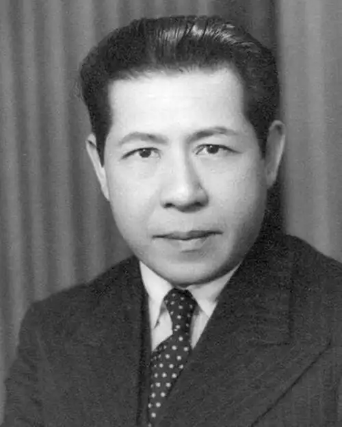 此人手握300万雄兵当叛徒,死后墓地被炸,孙儿不会说中文!