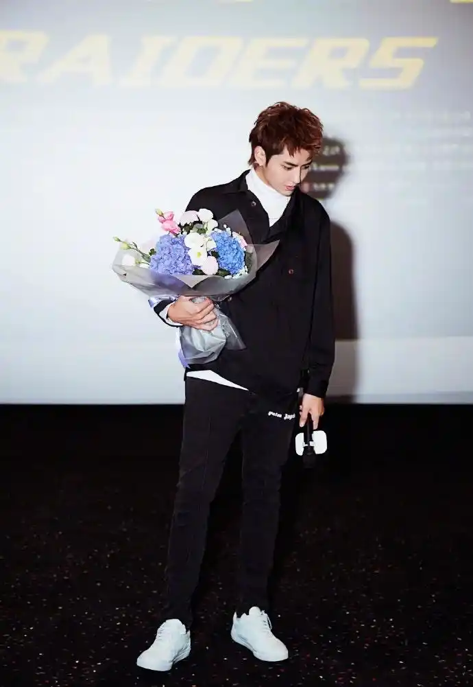 吴亦凡《欧洲攻略》上海站路演帅气亮相!