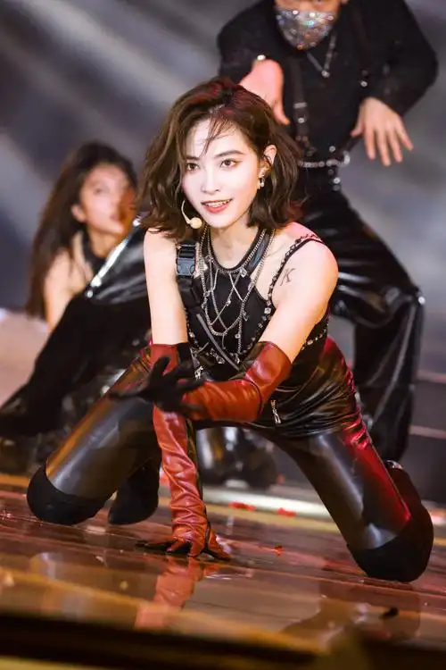 许佳琪poisonkandy舞台首秀##许佳琪钢管舞好魅