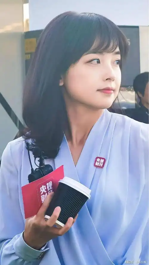 现如今王冰冰已经有超高的人气和知名度,就连tfboys