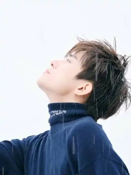 易烊千玺嘉人##易烊千玺嘉人五月刊封面