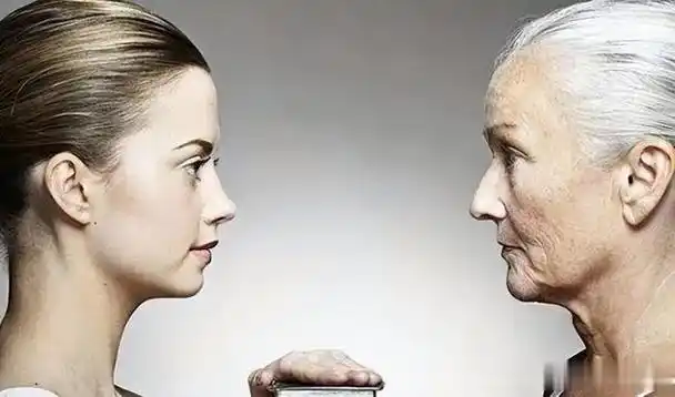 47刘敏涛美肩长腿身材好,如何冻龄逆生长?