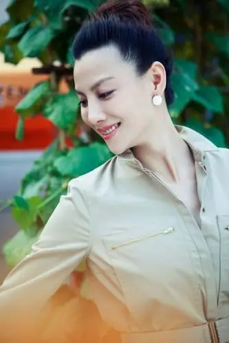 《最美的时光》三集连播 江易珈上演"女王"连环计