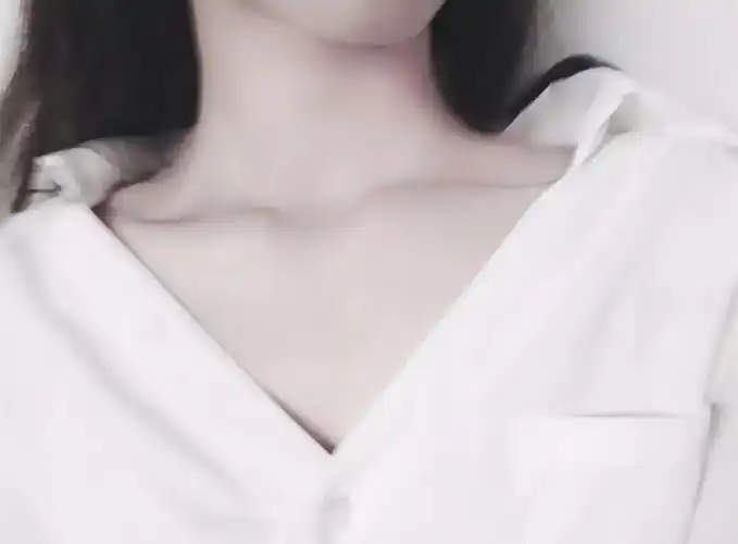 云中女孩子的锁骨有多好看