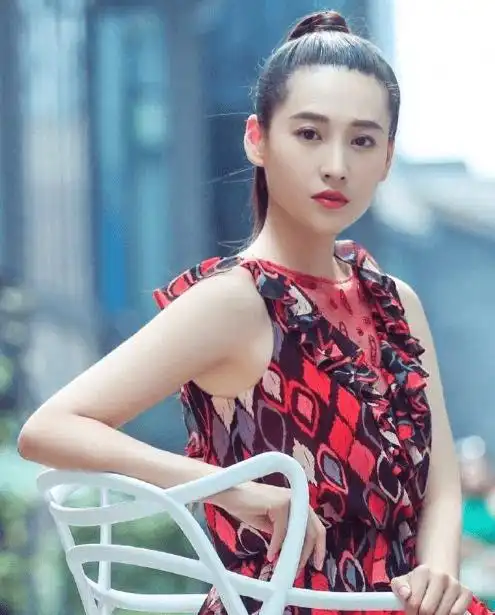 顶替杨紫出演夏雪成名,地下室被富二代暴打,如今35岁销声匿迹_宁丹琳