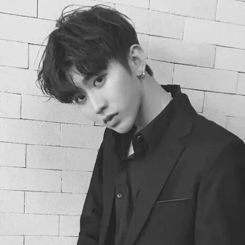 冷灰色_男生霸气头像图片_扣扣居