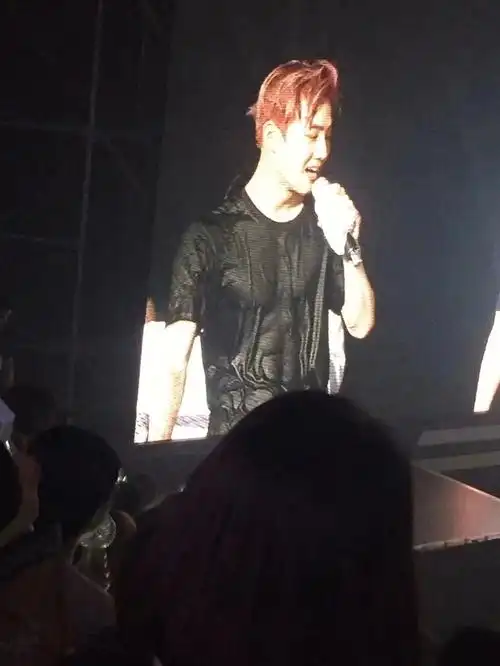 金俊勉的腹肌我的枕头